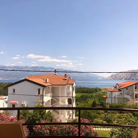 In With Balcony, Air Conditioning, Wi-fi Apartment *